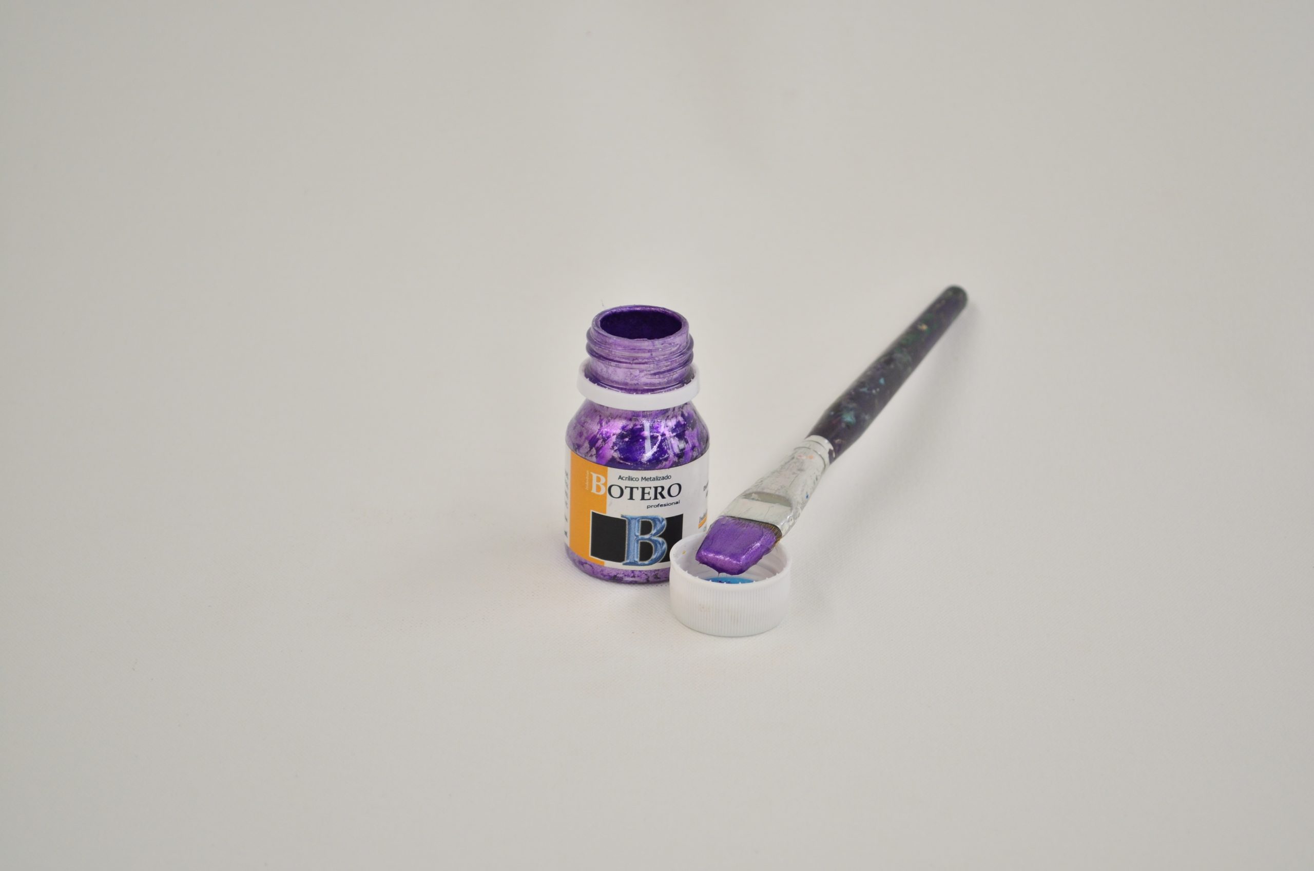 Acrílico Metalizado Violeta Botero