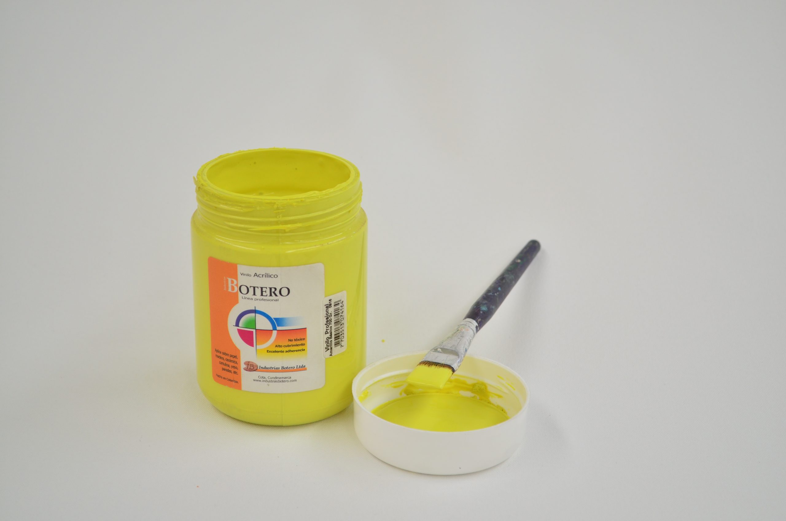 Acrílico Amarillo Básico Botero